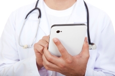 Der overfokuseres på teknologien i sundhedsvæsenet